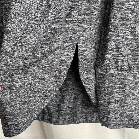 Athleta Uptempo Long Sleeve Heathered Black Gray Split Hemp Top Size XL - Picture 5 of 6
